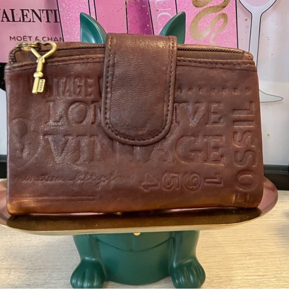 Fossil "Long Live Vintage" Brown Leather Bifold Wallet - Iconic Key Detail